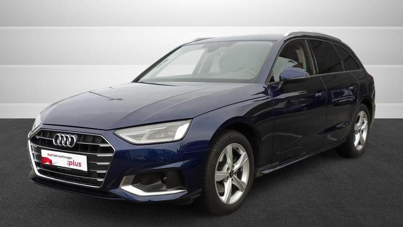 Front Links Ansicht eines blauen Audi A4 Avant