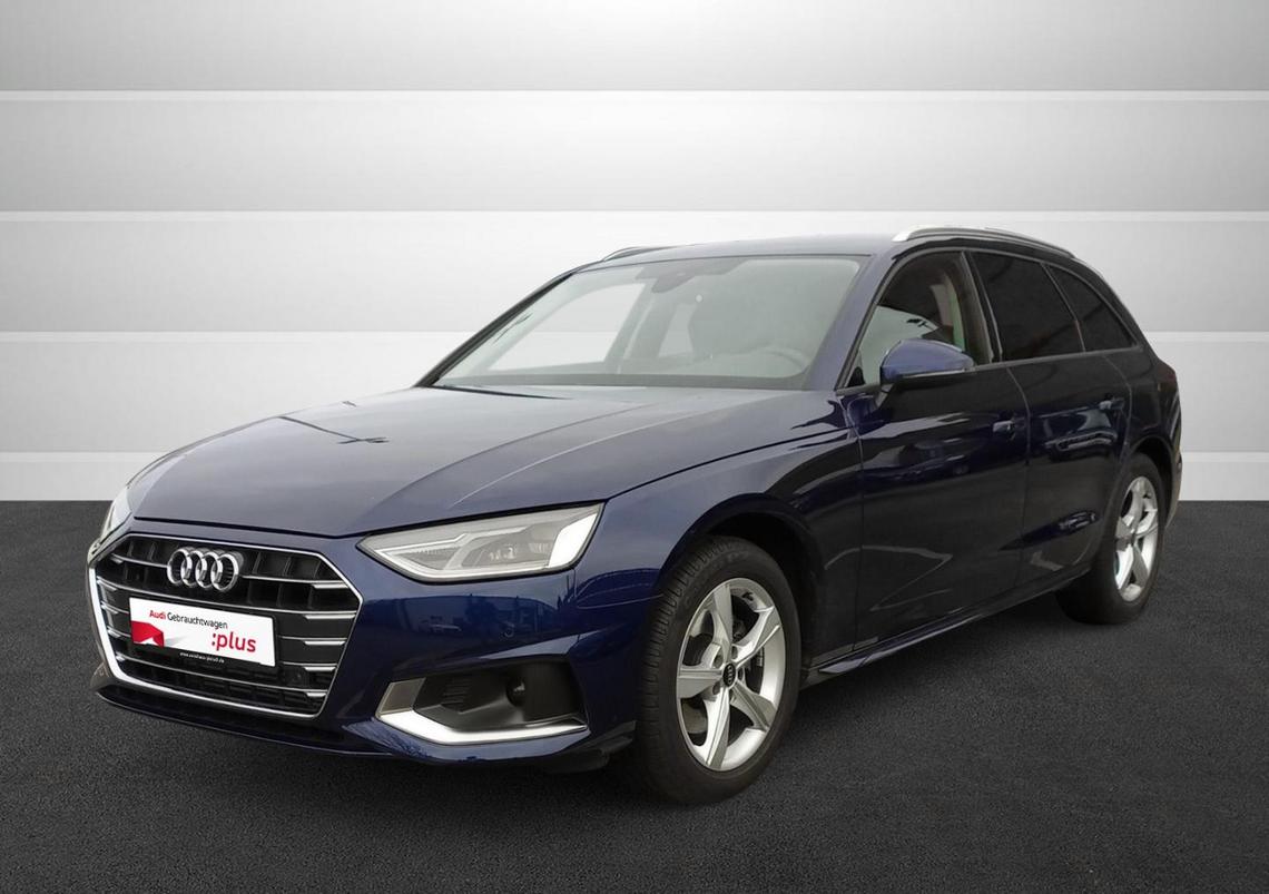 Front-Links Ansicht eines Audi A4 Avant in blau