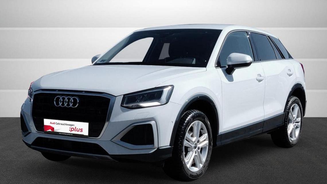 Front Links Ansicht eines weißen Audi Q2