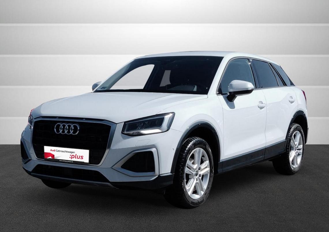 Front Links Ansicht eines weißen Audi Q2.