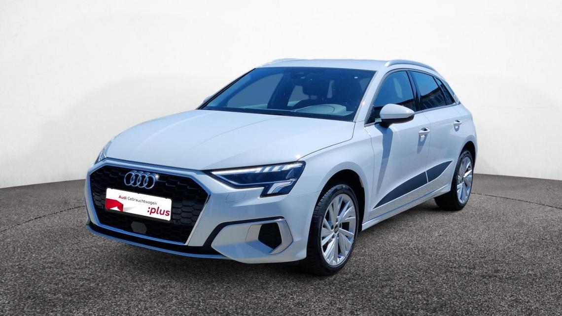 Front Links Ansicht eines Audi A3 Sportback